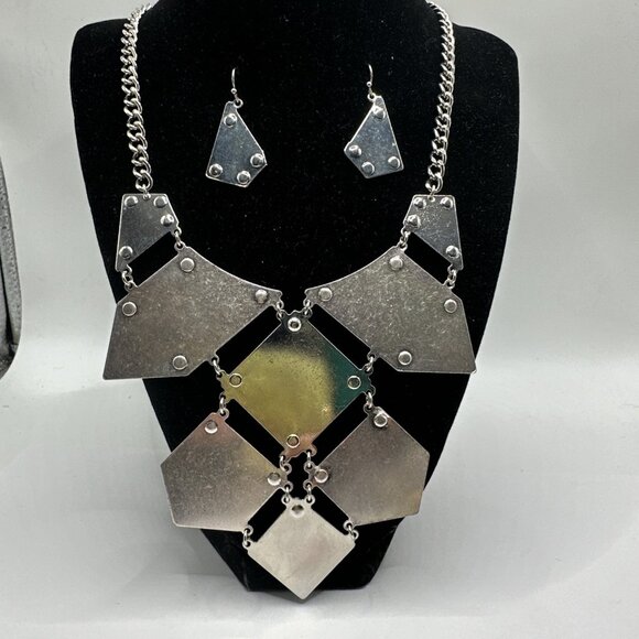 Matching Set Geometric SilverTone Metal Bib Necklace Earrings Chain 16” 3.5”ext - Picture 1 of 10